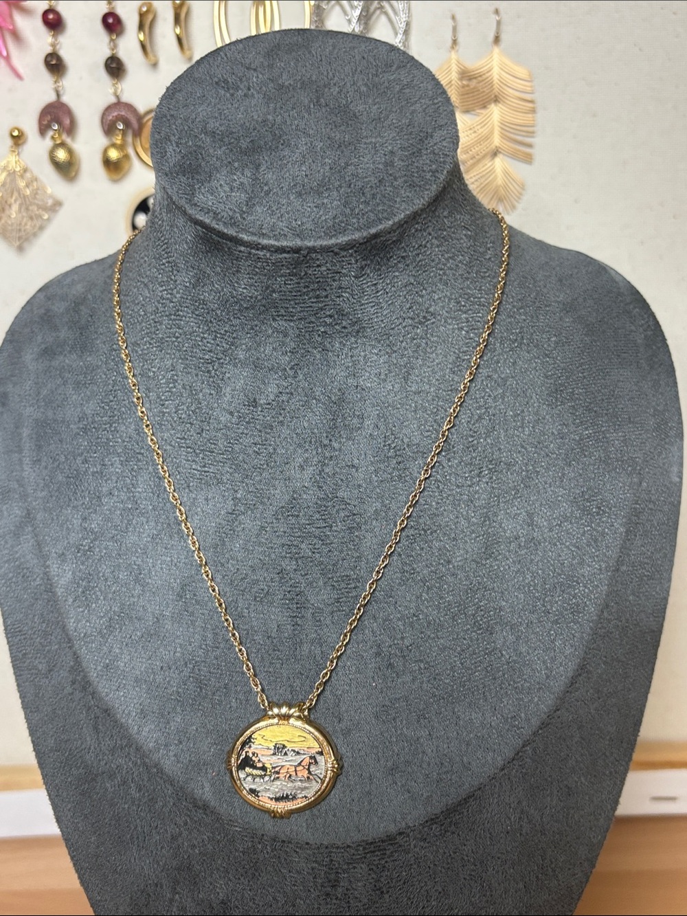 Avon 1982 Country Christmas Gold-Tone Scenic Round Pendant